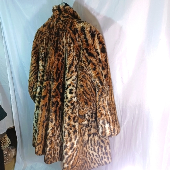 Monterey, Leopard Faux Fur Coat Size 2X, Brown/Black/Cream - Picture 12 of 16